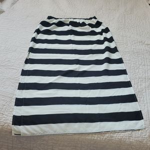 🌻3/$10🌻 Vince Camuto striped skirt